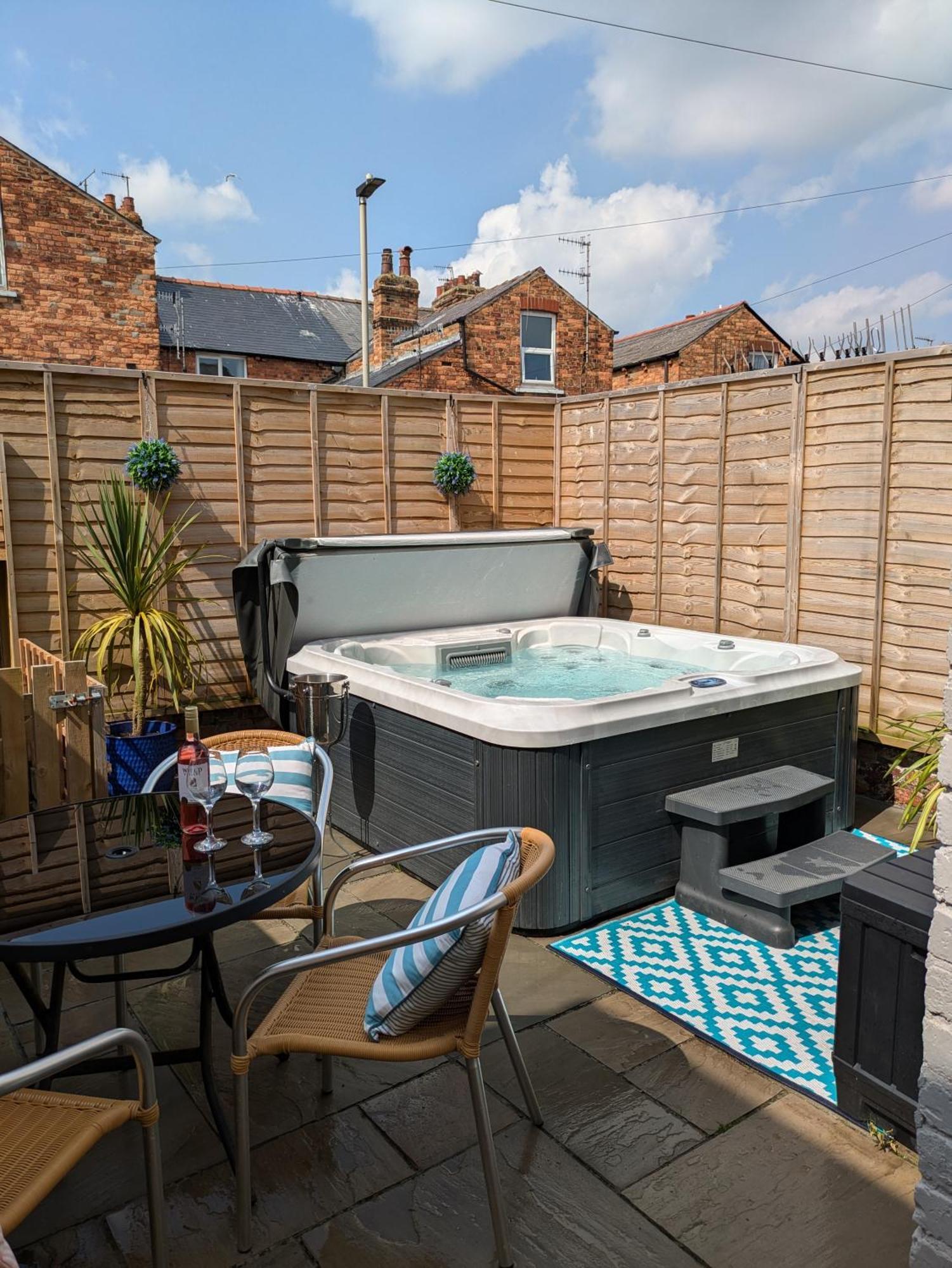 Seaside Escapes - With Relaxing Hot Tub! Villa Scarborough Luaran gambar
